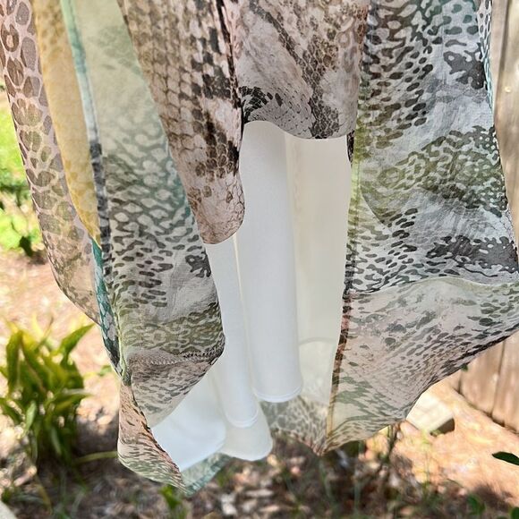 Single Los Angeles Women’s Small Colorful Printed Flowy Mini Dress for Summer! - Picture 5 of 10